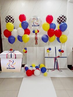 Jumbo Box 36" Surprise Box กล่องเซอร์ไพรส์ Bubble ขนาด 24"กลิตเตอร์สีเงิน ,ลูกโป่งช่อ 7 ลูก 4 ช่อ ฟอยล์ลายตาราง 2 ลูก , ลุกโป่พร้อมตกแต่ง สามารถใส่รูปได้ 4 ใบ สามารถเปลี่ยนสีลูกโป่ง/เปลี่ยนข้อความได้