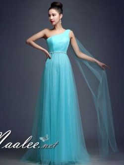 พร้อมเช่า ชุดราตรียาว ไหล่เฉียงทิ้งชายด้านหลัง เนื้อผ้าลูกไม้คลุมผ้าตาข่าย เอวปักมุกสวย สีฟ้า