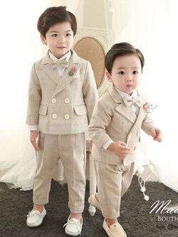 พร้อมเช่า ชุดสูทเด็กชาย 4 กระดุม สีครีม ทอลายในเนื้อผ้า (ไซส์ 90,110,120,140,150)