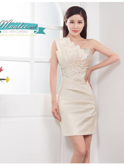 พร้อมเช่า ชุดราตรีสั้น เกาะอก ไหล่เดียว สีครีม Champagne ผ้าซาตินเข้ารูป ปักเลื่อมสวยหรู