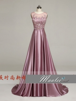 พร้อมเช่า ชุดราตรียาว สีชมพูกะปิ ปักลูกไม้แต่งเลื่อม ด้านหลังเป็นแบบซีทรู กระโปรงผ้าซาติน ชายยาว