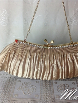 พร้อมส่ง Evening Clutch กระเป๋าออกงาน สี Apricot ผ้าซาตินอัดพลีท แต่งคริสตัลหรู พร้อมสายโซ่สะพาย สั้น/ยาว