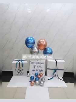 Happy Birthday Surprised Box กล่องเซอร์ไพรส์วันเกิด พร้อมตกแต่งลูกโป่งโคเมี่ยม 4 ลูก สามารถใส่รูปได้ 2 ใบ สามารถเปลี่ยนสีลูกโป่ง/เปลี่ยนสีข้อความได้