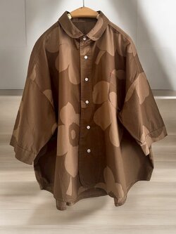 เสื้อผ้าคอตตอนลายดอกไม้แต่งกระเป๋า