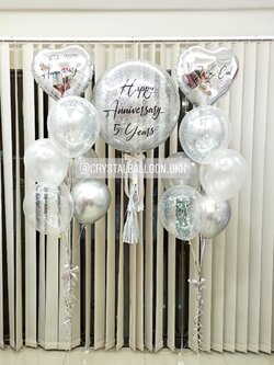 ลูกโป่ง Anniversary Bubble ขนาด 24" Theme สีเงิน พร้อมตกแต่ง ช่อลูกโป่งฟอยล์หัวใจ ขนาด 18" 2 ช่อ,ลูกโป่งใส ใส่กลิตเตอร์ สามารถเปลี่ยนสีลูกโป่ง/เปลี่ยนข้อความ/เปลี่ยนขนาดได้