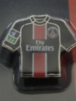 เข็มกลัด ฟุตบอล สโมสรปารีส แซงต์ แชร์กแมง - HOME KIT 2008/09 ใหม่ / PARIS SAINT GERMAIN Football Club Pin - HOME KIT 2008/09 NEW