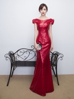 พร้อมส่ง ชุดราตรียาว แบบแขนสั้น ผ้าหลัง สีแดง เนื้อผ้าแต่งเลื่อมทั้งตัว ทรงหางปลา
