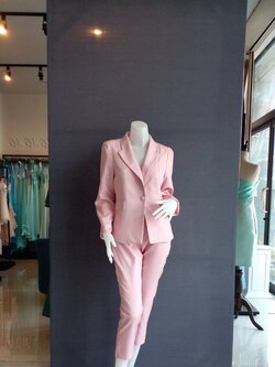 พร้อมเช่า สูทหญิง สูทสีชมพู