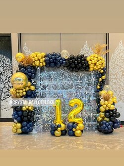 Organic Backdrop วันครบรอบ ฉากวิบวับ สีเงิน ขนาด 2.4x2.4 เมตร Theme สีดำ-ทองเข้มโครเมี่ยม พร้อม ฟอยล์ตัวเลข ขนาด 40" ตั้งฐาน 2 ชิ้น,ประดับใบไม้ทอง พร้อมตกแต่ง สามารถเปลี่ยนสีลูกโป่ง/เปลี่ยนข้อความ/เปลี่ยนสี-ฟอยล์ตกแต่งได้