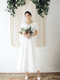 พร้อมเช่า ชุดเช่า ชุดแต่งงาน มินิมอล ชุดหมั้น แขนสั้นคอวี