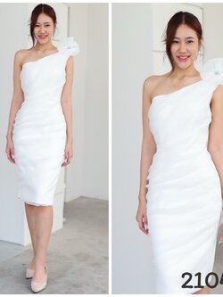 พร้อมเช่า ชุดเดรสสีขาว ชุดพริตตี้ ไหล่เฉียงแต่งระบายเก๋ๆ และดอกเริ่ดๆ