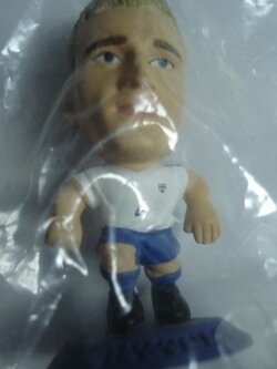 ตุ๊กตาโมเดลนักฟุตบอล ซ.ฮูเปีย ทีมชาติฟินแลนด์ โครินเธียน ไมโครสตาร์ - Series 7/2003 Blue Base - MC1561 ใหม่ / S.HYYPIA FINLAND National Football Team Corinthian MicroStars Football Figure - Series 7/2003 Blue Base - MC1561 NEW