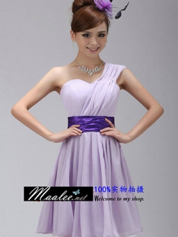 พร้อมส่ง ชุดราตรีสั้น บ่าเฉียง สีม่วงอ่อน คอเว้า Sweet Heart คาดเอวผ้าซาติน