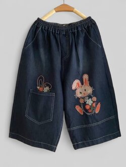 กางเกงยีนส์ขาสามส่วนปักลายกระต่ายแต่งกระเป๋า