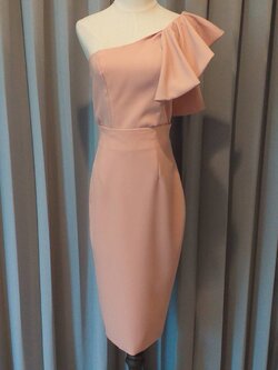 พร้อมส่ง ชุดออกงาน ไหล่เดียว แต่งระบาย สีNude ใส่ได้ทั้งงานเช้า งานเย็น