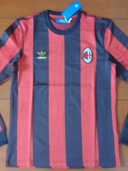 เสื้อฟุตบอล ทีมสโมสรเอซี มิลาน ชุดเหย้า เรโทร แขนยาว 1960s ใหม่ M-Size / AC MILAN Football Shirt Long Sleeve Retro Home Kit 1960s Jersey NEW M-Size