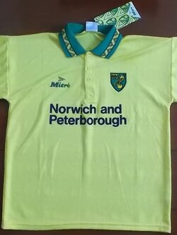 เสื้อฟุตบอล ทีมสโมสรนอริช ซิตี้ ชุดเหย้า 1994/96 ใหม่ M-Size / NORWICH CITY Football Shirt Home Kit 1994/96 Jersey NEW M-Size