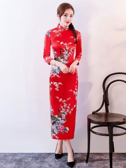 Pre-order กี่เพ้า สีแดง แขนสี่ส่วน ลายนกยูง ตัดเย็บอย่างดี