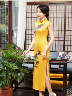 Pre-order กี่เพ้า สีเหลือง ลายดอกไม้ ผ่าข้าง กุ๊นขอบอย่างดี