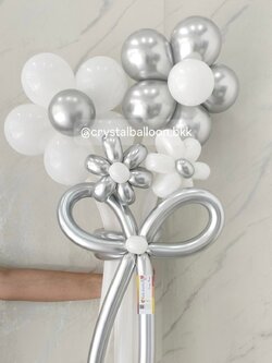 Flower Balloon Medium Bouquet ช่อ 4 ดอก โทนสีขาว-สีเงิน พร้อมตกแต่ง สามารถเปลี่ยนสีลูกโป่งได้