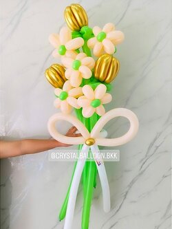 สั่ง Flower Balloon Medium Bouquet ช่อ 8 ดอก พร้อมตกแต่ง สามารถเปลี่ยนสีลูกโป่งได้