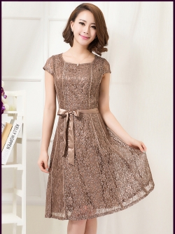 พร้อมส่ง ชุดราตรีสั้น/แขนสั้น คอกลม ผ้าลูกไม้ ซับในซาติน พร้อมโบว์คาดเอว สีน้ำตาล (เหลือเฉพาะไซส์ 4XL)