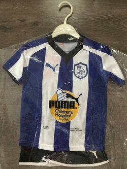 เสื้อฟุตบอล ทีมสโมสรเชฟฟิลด์ เว้นส์เดย์ ชุดเหย้า 2009/11 ใหม่ Infant 12-18 M-Size / SHEFFIELD WEDNESDAY Football Shirt Home Kit 2009/11 Jersey NEW Infant 12-18 M-Size