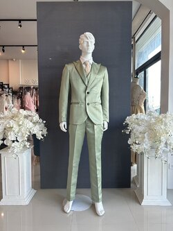 พร้อมเช่า ชุดสูทสีเขียว คอแหลม 2 กระดุม พร้อมเสื้อกั๊ก