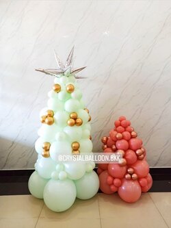 ต้นลูกโป่ง Christmas สูง 1.5 เมตร 1 ต้น พร้อม ต้น Christmas สูง 70 ซม. 1 ต้น Theme พาสเทล พร้อมตกแต่ง สามารถเปลี่ยนสีลูกโป่ง/เปลี่ยนฟอยล์ตกแต่งได้