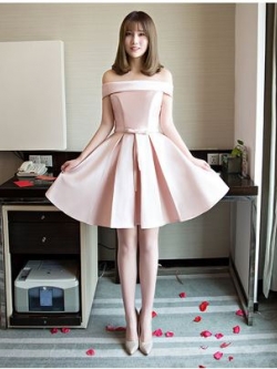 พร้อมเช่า ชุดเดรสสั้น ชุดออกงาน แบบปาดไหล่ สีชมพูโอโรส น่ารักสวยหวาน