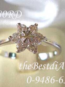 ชื่อสินค้า: ++++แหวนดอกไม้ สวยเก๋ ไม่แพ้ใครเลยค่ะ ตัวเรียนเพรียวบาง ฝังออกมาทำให้เพชรสวยมากค่ะ เล่นไฟดีมาก รหัส BR080RD++