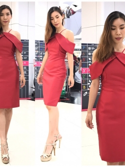 พร้อมเช่า ราตรีสั้น ชุดเดรสเดรสเนื้อไหม ทรงเข้ารูป สายเดี่ยวปาดไหล่ สีแดง