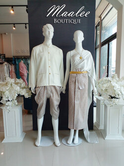 เช่า ชุดไทย ชุดเพื่อนเจ้าสาว ชุดไทยผ้าถุงสีเทาชาเงิน สไบสีเทาอ่อน