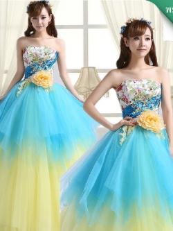 พร้อมเช่า ชุดแฟนซี ชุดราตรียาว เกาะอก สีเหลืองอ่อน ปักเลื่อม แต่งดอกไม้ช่วงอก น่ารักฟรุ้งฟริ้ง