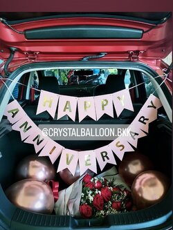 ลูกโป่ง วันครบรอบ Surprise ท้ายรถ ป้ายธง 16 ตัวอักษร พร้อมตกแต่ง ลูกโป่งโปรยพื้น 5 ลูก (ราคายังไม่รวม ช่อดอกไม้สด) สามารถเปลี่ยนสีลูกโป่ง/เปลี่ยนสี-ป้ายธงได้