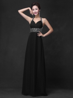 พร้อมเช่า ชุดราตรียาว สีดำ แบบเก๋ คล้องคอ ช่วยยกเนินอกสวย