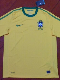 เสื้อฟุตบอล ทีมชาติบราซิล ชุดเหย้า ชุดลุยศึกฟุตบอลโลก 2010 ใหม่ L-Size / BRAZIL Football Shirt Home Kit World Cup 2010 Jersey NEW L-Size