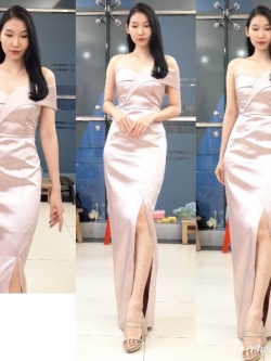 พร้อมเช่า ชุดเดรส ชุดออกงาน ราตรียาว สีชมพูพิ้งค์โกล เกาะอกเปิดไหล่ข้างเดียว ผ้าดัชเชสซาติน