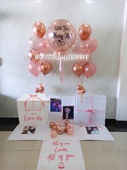 Surprised Box Will You Marry Me? กล่องเซอร์ไพรส์ขอแต่งงาน Bubble ขนาด 24" กลิตเตอร์สีโรสโกลด์ พร้อม ช่อลูกโป่ง 7 ลูก 2 ช่อ สามารถใส่รูปได้ 4 ใบ พร้อมตกแต่ง สามารถเปลี่ยนสีลูกโป่ง/เปลี่ยนข้อความ/เปลี่ยนฟอยล์ตกแต่งได้