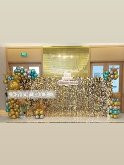 Organic Backdrop New Year ฉากวิบวับ สีทอง 5 เมตร Theme สีทองโครเมี่ยม-เขียว พร้อม ป้ายอิงค์เจ็ท 200 ซม. 1 ชิ้น พร้อมตกแต่ง สามารถเปลี่ยนสีลูกโป่ง/เปลี่ยนข้อความได้