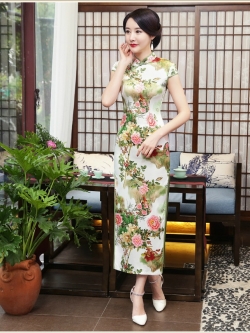 Pre-order กี่เพ้า สีขาวเขียว ลายดอกไม้ ผ่าข้าง กุ๊นขอบอย่างดี