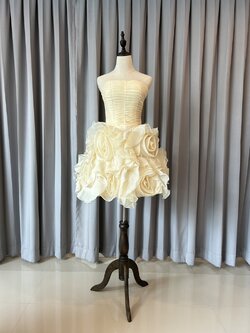 พร้อมเช่า ชุดแฟนซี ชุดราตรีสั้นเกาะอก สีครีม กระโปรงดอก 3 มิติ