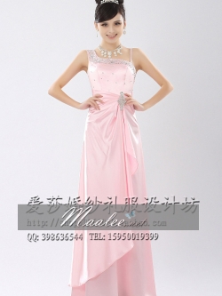 พร้อมเช่า ชุดราตรียาว ไหล่เฉียง สีชมพูอ่อน จับจีบที่เอว คอประดับลูกปัดคริสตัลสวยหรู