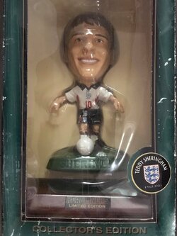 ตุ๊กตาโมเดลนักฟุตบอล ท.เชอริงแฮม ทีมชาติอังกฤษ โครินเธียน โปรสตาร์ - ProStars XL Headliners Limited Edition Series ใหม่ / T.SHERINGHAM ENGLAND National Football Team Corinthian ProStars Football Figure - ProStars XL Headliners Limited Edition Series NEW