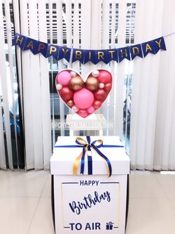 Happy Birthday Surprise Box Theme สีน้ำเงิน-เงิน ป้ายธง Happy Birthday พร้อมตกแต่ง สามารถใส่รูปได้ 2 ใบ (ไม่รวมกล่องหัวใจ) สามารถเปลี่ยนสีลูกโป่ง/เปลี่ยนข้อความได้