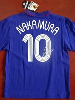 เสื้อที-เชิ๊ต (เสื้อยืดคอกลม) ฟุตบอล ทีมชาติญี่ปุ่น ชุดที่ระลึก ฟุตบอลโลก 2006 พร้อมติดชื่อและเบอร์ #10 นากามูระ ใหม่ MB-Size / JAPAN Football T-Shirt Souvenir Kit FIFA WORLD CUP 2006 with #10 NAKAMURA Printing Jersey NEW MB-Size