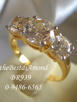 BR939+++แหวนเพชร 3 เม็ด+++ หรู เรียบ อยู่ได้ทุกยุคทุกสมัย เป็นแบบ basic ที่ทุกคนต้องมีแบบนี้ค่ะ เพชรสวยมาก