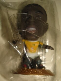 ตุ๊กตาโมเดลนักฟุตบอล ค.ตูเร่ ทีมชาติโกตดิวัวร์ (ไอวอรี่ โคสต์) โครินเธียน ไมโครสตาร์ - Membership 2006 Gold Base - MC6191 ใหม่ / K.TOURE COTE D'IVOIRE (IVORY COAST) National Football Team Corinthian MicroStars Football Figure - Membership 2006 Gold B