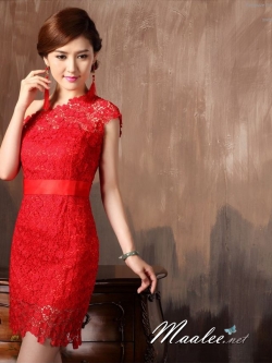 พร้อมเช่า ชุดราตรีสั้น สีแดง ไหล่เฉียง แต่งลูกไม้ทั้งชุดเข้ารูป ผ้าคาดเอวซาติน