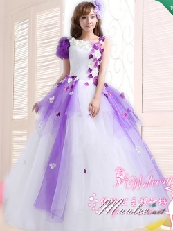 พร้อมเช่า ชุดแฟนซี ชุดราตรียาว ไหล่เฉียงแขนตุ๊กตา สีม่วง ขาว แต่งดอกไม้สามมิติ